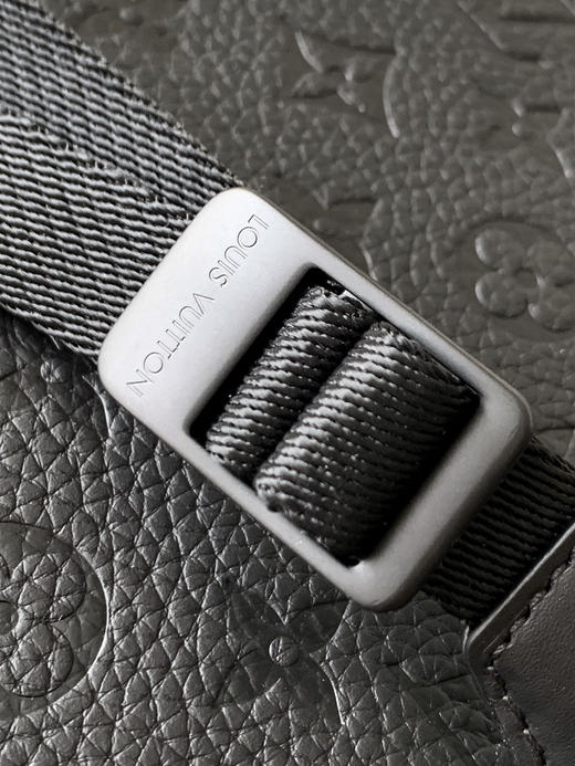 秋冬特惠💰1600 渠道级LV【全钢五金 MB163c01变码芯片】te级LV 全套包装 M20899黑色压花 本款Christopher双肩包 商品图5