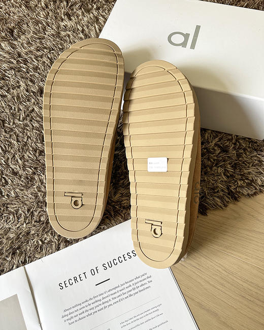 现货 THS-限时 al家 情侣款 一脚蹬勃肯毛毛拖鞋 4色 QZ116 商品图13