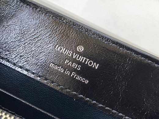 秋冬特惠💰1700 渠道级LV 新品 te级LV 动态芯片 M25492/M48865黑油蜡二合一 本款Capucines East-WestBB手袋 商品图7