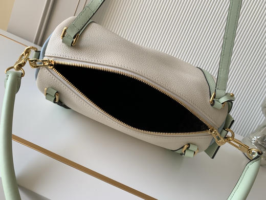 秋冬特惠💰1490 渠道级LV【全钢五金 MB163c01变码芯片】te级LV 全套包装 M26905米白拼色 本款 Express 小号手袋 商品图7