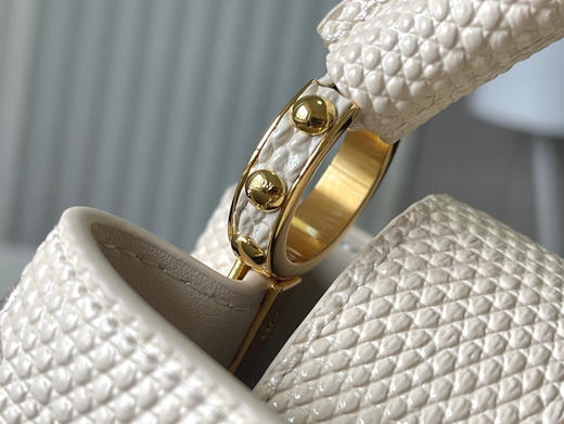 秋冬特惠💰1580 渠道级LV 新品 te级LV 动态芯片 M48865奶白蜥蜴刺绣 Capucines手袋 商品图5