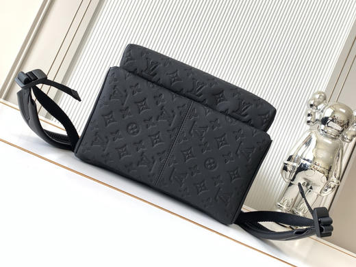 秋冬特惠💰1600 渠道级LV【全钢五金 MB163c01变码芯片】te级LV 全套包装 M46553压花黑 本款 Discovery 双肩包 商品图3