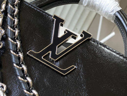 秋冬特惠💰1800 渠道级LV 新品 te级LV 动态芯片 M25492/M48865黑油蜡二合一 本款Capucines East-WestBB手袋 商品图3