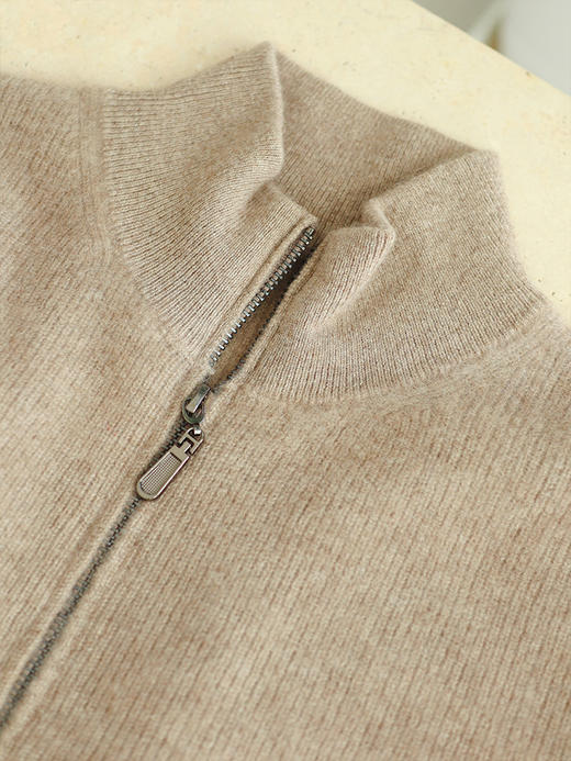 【冬季穿搭万金油  一件顶三件的羊绒衫】男士羊绒衫  100%羊绒面料  亲肤柔软又保暖  款式简约大方  上身稳重有型  给老公、老爸十足关爱~ 商品图9