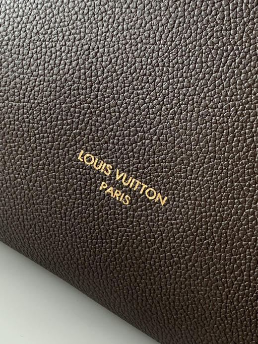 秋冬特惠💰1590 渠道级LV【全钢五金 MB163c01变码芯片】te级LV 全套包装 M26397深咖啡 本季 Express 中号手袋 商品图5