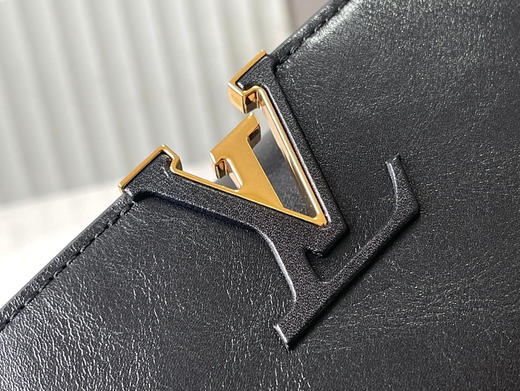 秋冬特惠💰1650 渠道级LV 新品 te级LV 动态芯片 M12924/M48865Souple黑油蜡 本款Capucines Souple手袋 商品图3