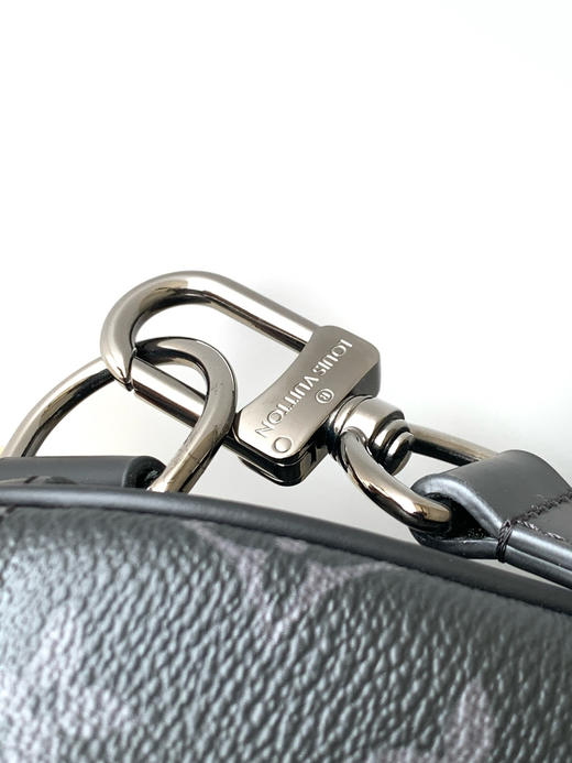 秋冬特惠💰中号45cm💰1430 大号50cm💰1530 特大号55cm💰1630 渠道级LV【精钢五金 MB163c01变码芯片】M40569 M40568 M40605黑花旅行手提包 商品图5