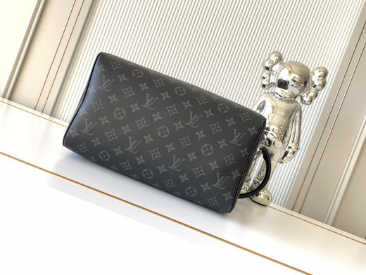 秋冬特惠💰1400 渠道级LV【全钢五金 MB163c01变码芯片】te级LV 全套包装 M15102黑花 本款 Speedy Soft 30 手袋出自 LV Ski 系列 商品图3