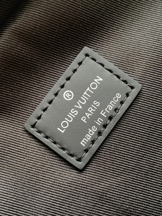 秋冬特惠💰1200 渠道级LV【全钢五金 MB163c01变码芯片】te级LV 全套包装 M45302黑格蓝标 本款 Avenue 单肩包 商品图8