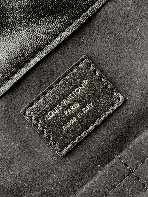 秋冬特惠💰1630 渠道级LV【全钢五金 MB163c01变码芯片】te级LV 全套包装 M25545黑色 Off Duty中号手袋出自LVVibe系列 商品图8