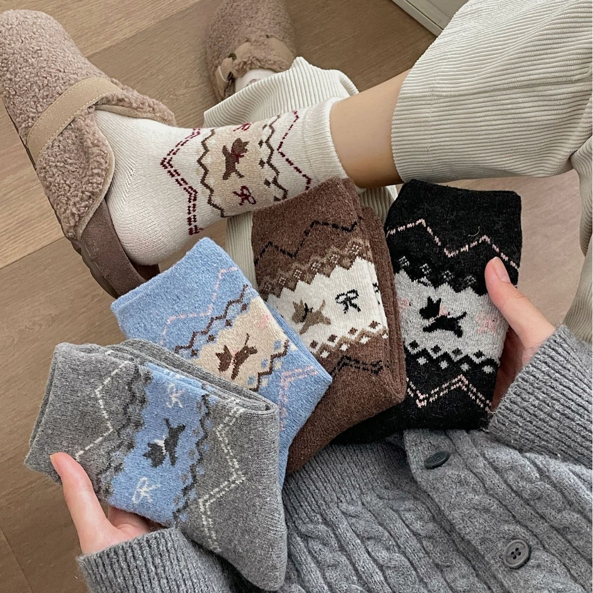 破价秒杀！19.9五双【优质棉混纺柔软亲肤❗️充满慵懒松弛感】袜子女士中筒袜秋季新品费尔岛小狗堆堆袜潮流百搭秋季保暖长筒袜。ja