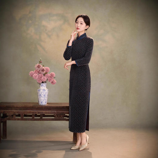 WC9593 新式旗袍2025秋冬款中国风优雅气质长款金貂绒加绒显瘦修身连衣裙 商品图3