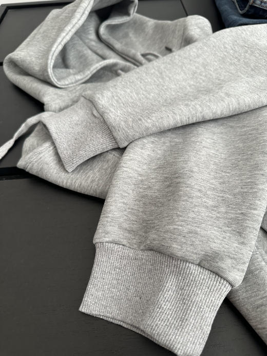 超显嫩❗️卫衣裤套装一套入👍【梅茵凯琳Meline Kaylin羚羊绒阔腿裤/印花连帽卫衣】⚠️柔软好穿，裤子一体绒设计‼️  ⚠️舒适感拉满，连帽设计慵懒防风，修饰腰身！ 商品图14