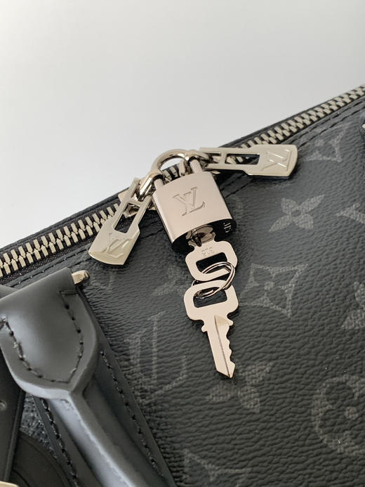 秋冬特惠💰中号45cm💰1430 大号50cm💰1530 特大号55cm💰1630 渠道级LV【精钢五金 MB163c01变码芯片】M40569 M40568 M40605黑花旅行手提包 商品图4