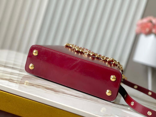 秋冬特惠💰1800 渠道级LV 新品 te级LV 动态芯片 M25473/M48865酒红油蜡二合一 本款Capucines East-West 手袋 商品图8