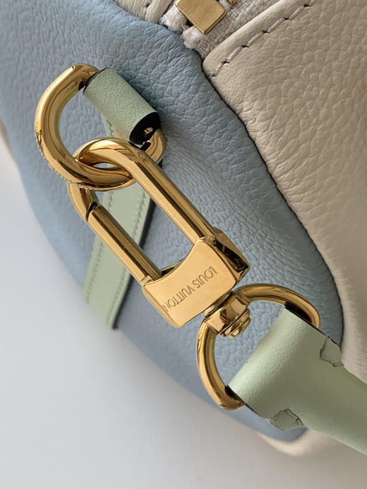 秋冬特惠💰1490 渠道级LV【全钢五金 MB163c01变码芯片】te级LV 全套包装 M26905米白拼色 本款 Express 小号手袋 商品图6