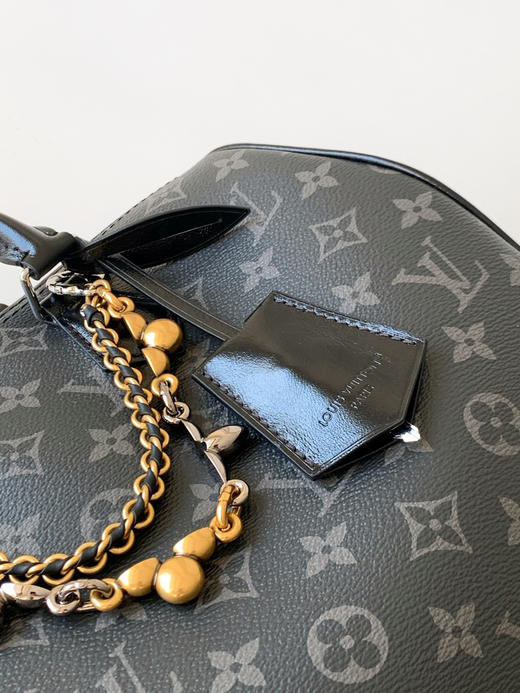 秋冬特惠💰1400 渠道级LV【全钢五金 MB163c01变码芯片】te级LV 全套包装 M15102黑花 本款 Speedy Soft 30 手袋出自 LV Ski 系列 商品图4