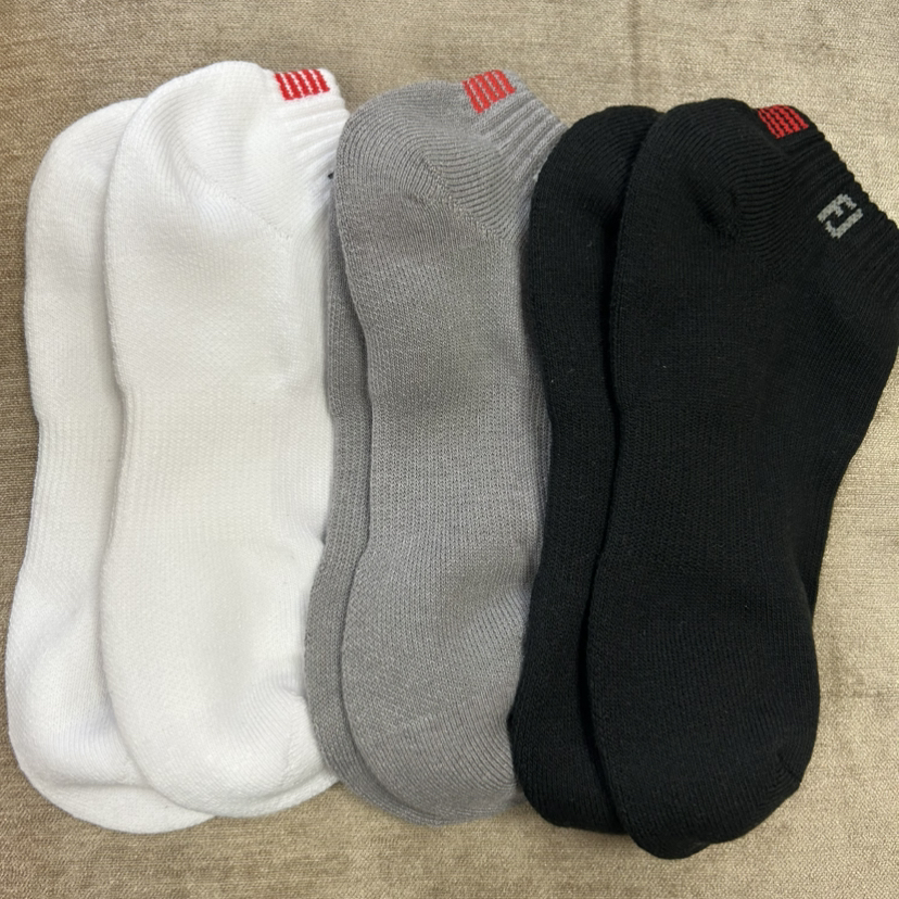 FJ男女通款春夏秋冬款19.9拍一发三双