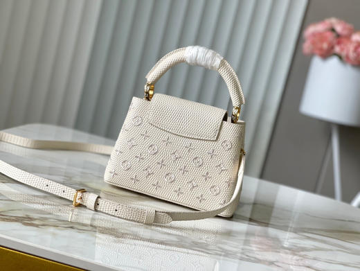 秋冬特惠💰1580 渠道级LV 新品 te级LV 动态芯片 M48865奶白蜥蜴刺绣 Capucines手袋 商品图2