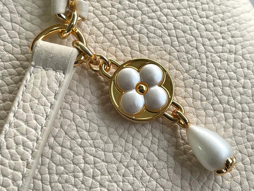 秋冬特惠💰1600 渠道级LV 新品 te级LV 动态芯片 M25611/M48865奶白蜥蜴贝母链条 本款手袋 商品图4