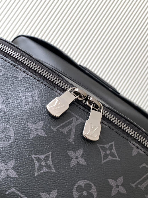 秋冬特惠💰1450 渠道级LV【全钢五金 MB163c01变码芯片】te级LV 全套包装 M43186黑花 风格休闲而精致，此款Apollo双肩包 商品图5