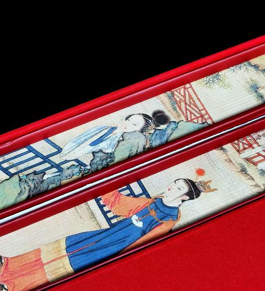 刷边+布面函套+布面精装+赠品：《周汝昌校订批点本石头记》，16开，布面精装，一函两册，清 曹雪芹著，脂砚斋评点，周汝昌校订，北京联合出版公司2025年一版一印，1120页，定价399，售价219元。 商品图4