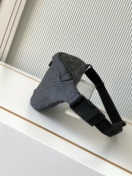 秋冬特惠💰1330 渠道级LV【全钢五金 MB163c01变码芯片】te级LV 全套包装 M46036黑色压花 本款 Discovery 腰包 商品图1