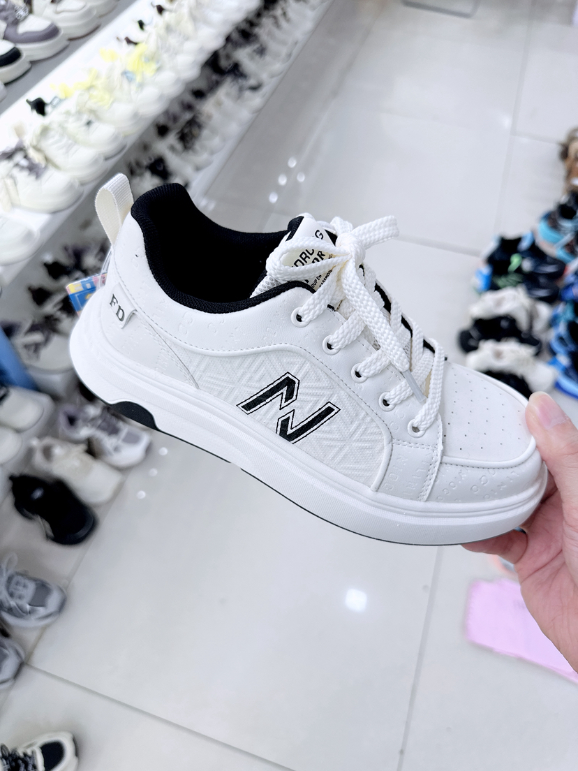 福得隆 8211 皮面板鞋 39.40码