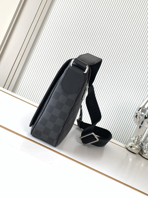 秋冬特惠💰1170 渠道级LV【全钢五金 MB163c01变码芯片】te级LV 全套包装 M46710黑格 本款 District 小号邮差包 商品图1