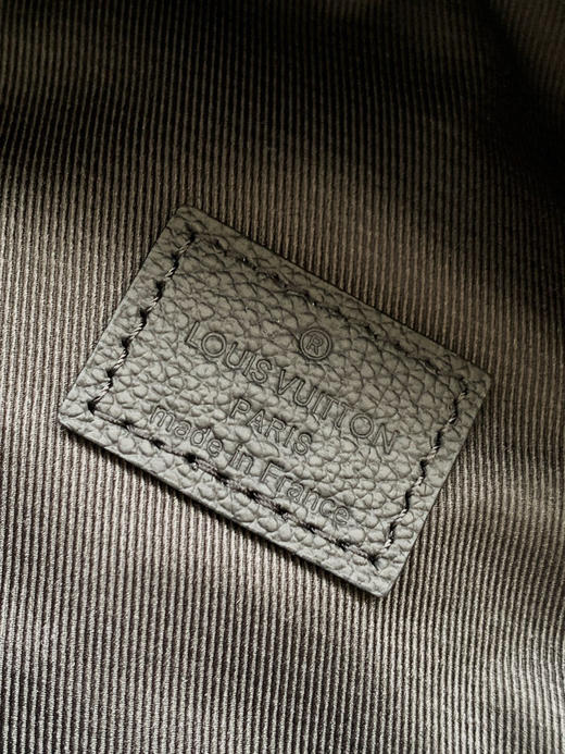 秋冬特惠💰1330 渠道级LV【全钢五金 MB163c01变码芯片】te级LV 全套包装 M46036黑色压花 本款 Discovery 腰包 商品图8