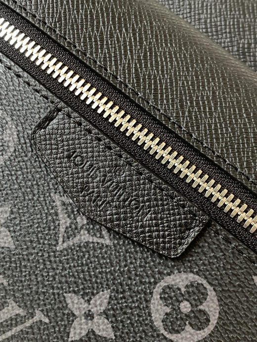 秋冬特惠💰1290 渠道级LV【全钢五金 MB163c01变码芯片】te级LV 全套包装 M30233黑花 OUTDOOR 小号邮差包 商品图4