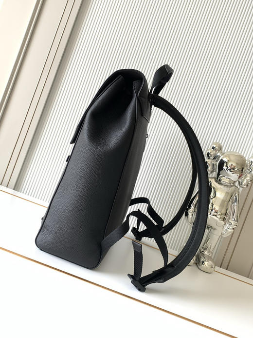 秋冬特惠💰1600 渠道级LV【全钢五金 MB163c01变码芯片】te级LV 全套包装 M21367黑色原厂皮 Flap 双肩包 商品图1