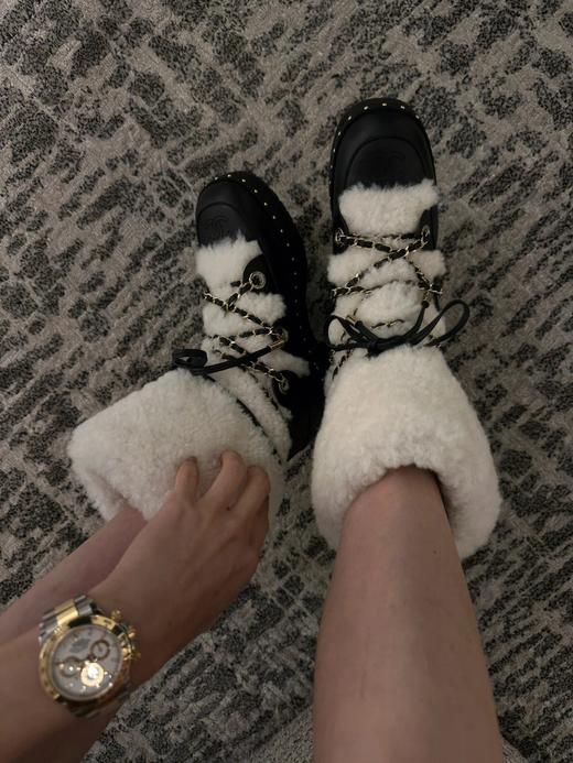 香奈儿  秋冬羊毛短靴 皮毛一体材质和小牛皮搭配(DBG) 商品图4