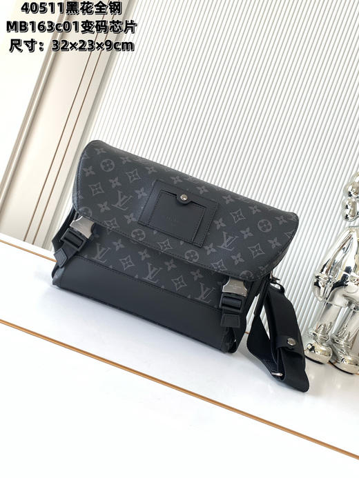 秋冬特惠💰1360 渠道级LV【全钢五金 MB163c01变码芯片】te级LV 全套包装 M40511黑花 以经典学院风格为设计灵感！这款Messenger MM Voyager中号邮差包 商品图0