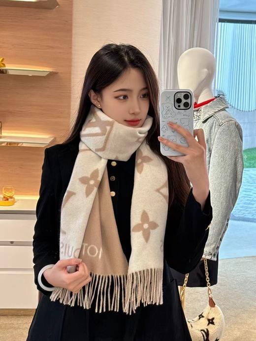 全明星同款L&V 2025全新系列REYKJAVIK羊绒围巾 商品图3