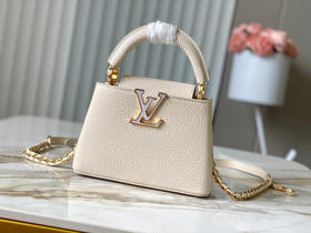 秋冬特惠💰1600 渠道级LV 新品 te级LV 动态芯片 M25611/M48865奶白蜥蜴贝母链条 本款手袋