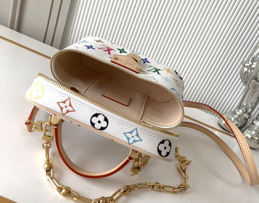 秋冬特惠💰1330 渠道级LV【全钢五金 MB163c01变码芯片】te级LV 全套包装 M13662白三彩 本款 Vanity Pouch 手袋 商品图7