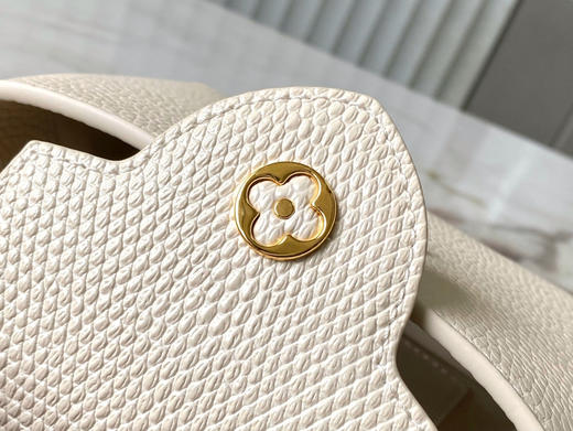 秋冬特惠💰1600 渠道级LV 新品 te级LV 动态芯片 M25611/M48865奶白蜥蜴贝母链条 本款手袋 商品图6