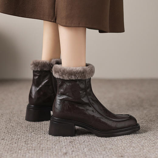 【预售5天】加绒厚优质时尚圆头粗跟高跟短筒短靴子保暖雪地靴KL872M 商品图1