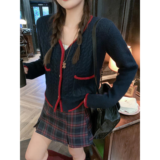 <曾小咸推荐> 现货秒杀！微信超特价！撞色边v领毛衣开衫 日常189.99 立减90 秒杀99.99！格子裙秒杀69.99！ 商品图2