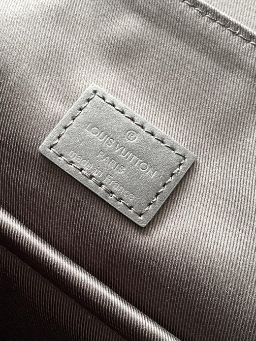 秋冬特惠💰1600 渠道级LV【全钢五金 MB163c01变码芯片】te级LV 全套包装 M21367黑色原厂皮 Flap 双肩包 商品图8