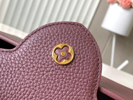 秋冬特惠💰1630 渠道级LV 新品 te级LV 精品 动态芯片 M25893/M48865酒红链条款 此款Capucines 手袋 商品图6