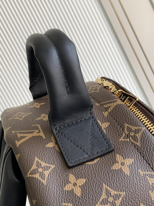 秋冬特惠💰1430 渠道级LV【全钢五金 变码芯片】te级LV 全套包装 M44874 本款 Palm Springs中号双肩包为实用背包 商品图5