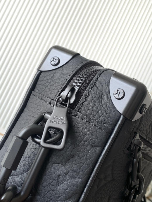 秋冬特惠💰1400 渠道级LV【全钢五金 MB163c01变码芯片】te级LV 全套包装 M55702全皮压花 Soft Trunk 迷你手袋 商品图5