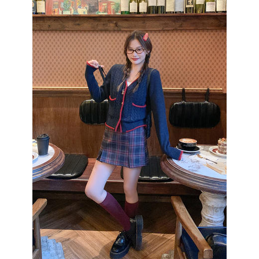 <曾小咸推荐> 现货秒杀！微信超特价！撞色边v领毛衣开衫 日常189.99 立减90 秒杀99.99！格子裙秒杀69.99！ 商品图3