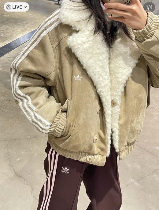 一店k 🍮巴恩风穿搭｜救命！真的有被这件外套狠狠种草！ 迪子我承认你美到我心巴上了！保暖的同时也不失时尚感！上身显瘦 怎么搭配都好看 甜酷风拿捏了！！小草羊羔毛大翻领棉服夹克外套 商品图9