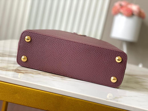 秋冬特惠💰1630 渠道级LV 新品 te级LV 精品 动态芯片 M25893/M48865酒红链条款 此款Capucines 手袋 商品图8