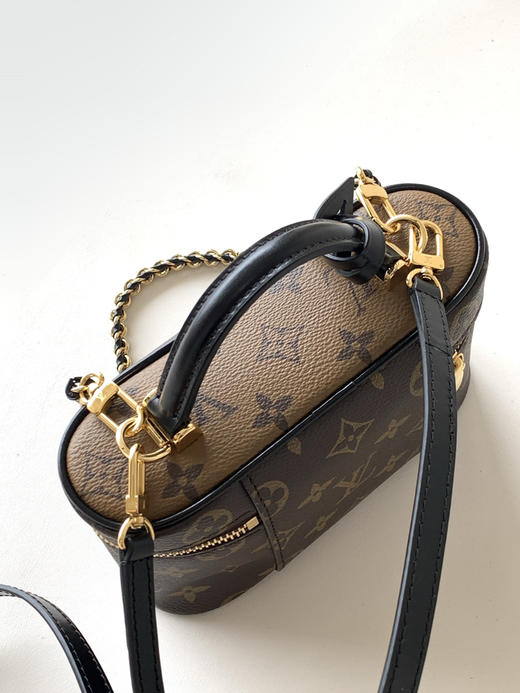 秋冬特惠💰1220 渠道级LV【全钢五金 MB163c01变码芯片】te级LV 全套包装 化妆盒子 实拍 M47125老花Vanity Chain Pouch 手袋 商品图6