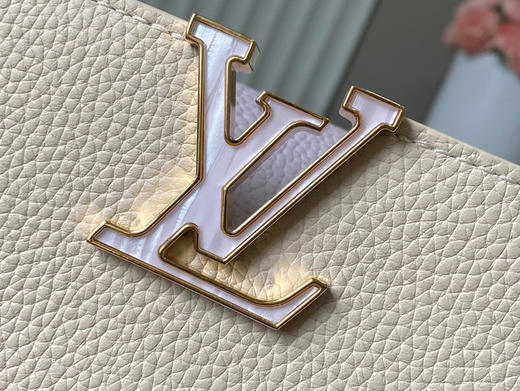 秋冬特惠💰1850 渠道级LV 新品 te级LV 动态芯片 M15117/M48865浅紫拼奶白珍珠花朵款 商品图3