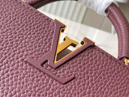 秋冬特惠💰1630 渠道级LV 新品 te级LV 精品 动态芯片 M25893/M48865酒红链条款 此款Capucines 手袋 商品图3